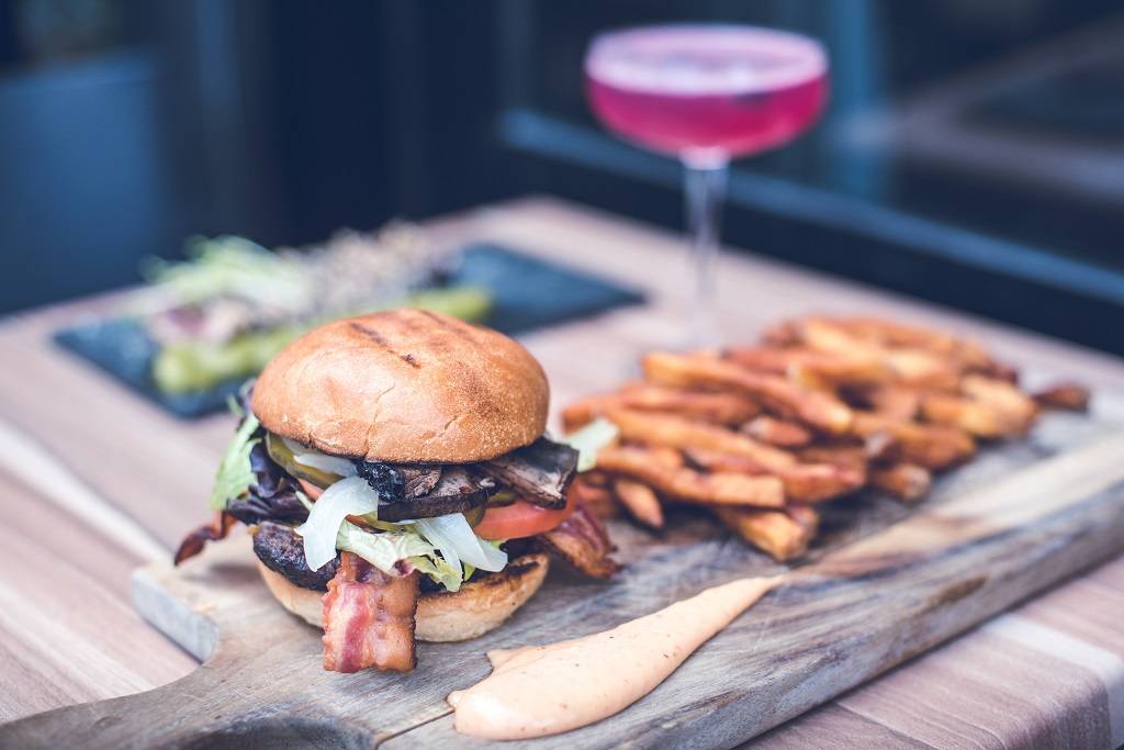 Walter Bistro | restaurant | 1575 Rue Fleury E, Montréal, QC H2C 1S7, Canada | 4383835837 OR +1 438-383-5837