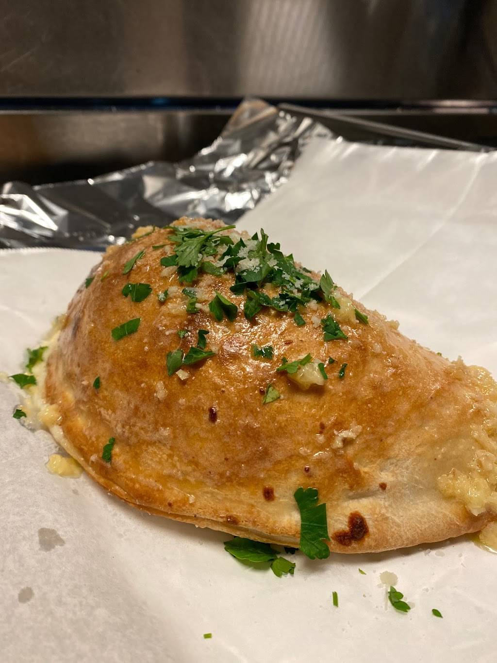 Due Amici Pizzeria | restaurant | 2124 Edgewater Dr, Orlando, FL 32804, USA | 4077307747 OR +1 407-730-7747