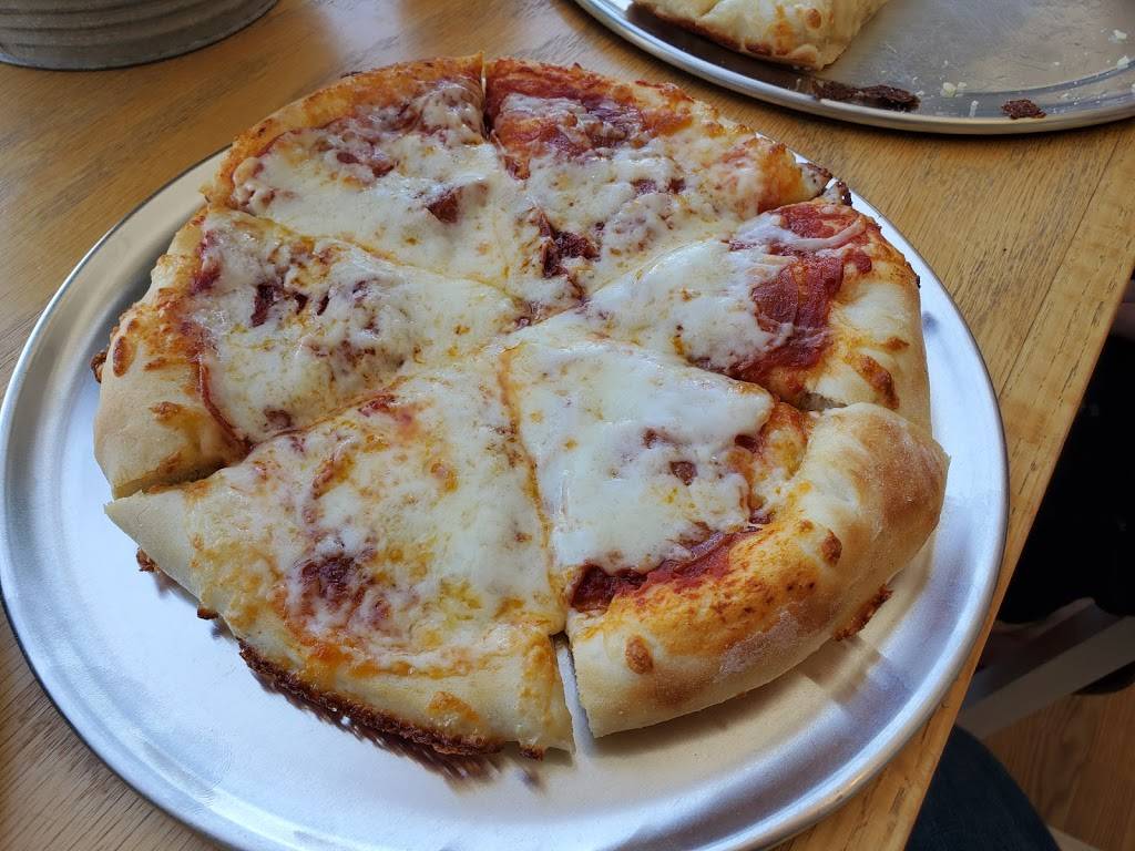 Paulie Ds Pizza | restaurant | 5735 Johnson Dr, Mission, KS 66202, USA | 9136085544 OR +1 913-608-5544