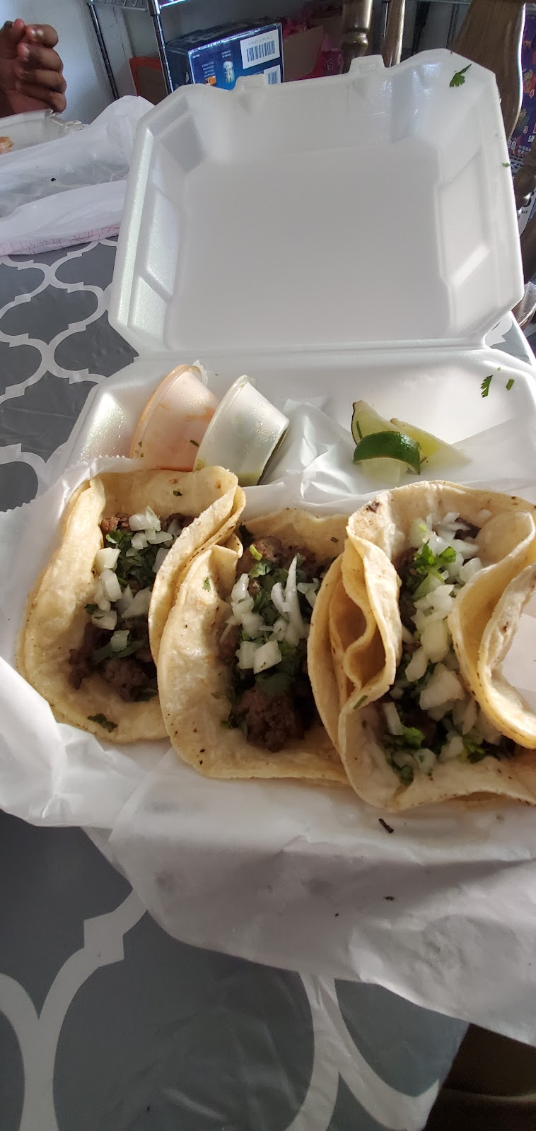 La Jarocha | restaurant | 21 W Stephenson St, Freeport, IL 61032, USA | 8156168634 OR +1 815-616-8634