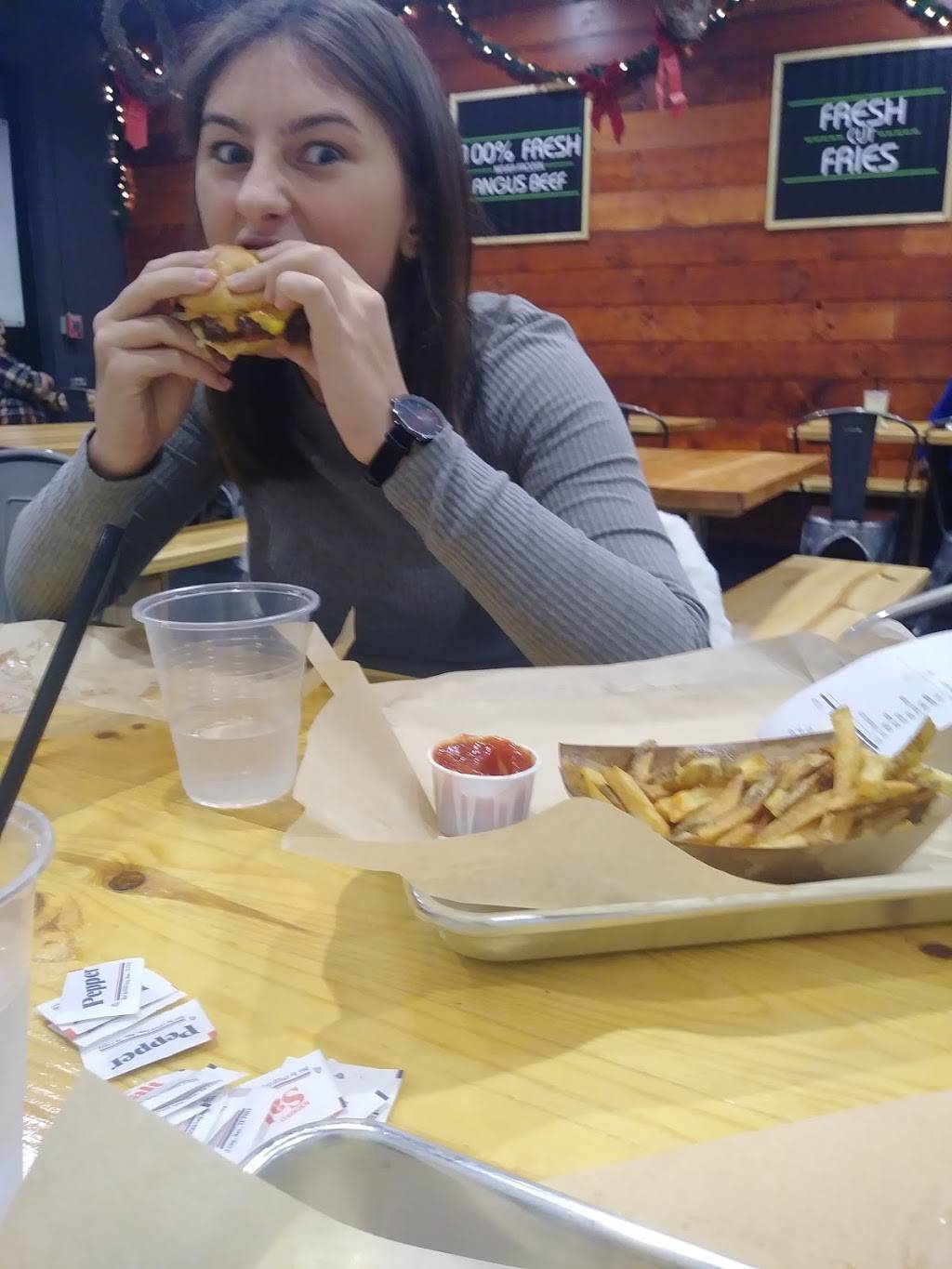 The Sear Shack | restaurant | 427 E Commerce St, Hernando, MS 38632, USA | 6624694114 OR +1 662-469-4114