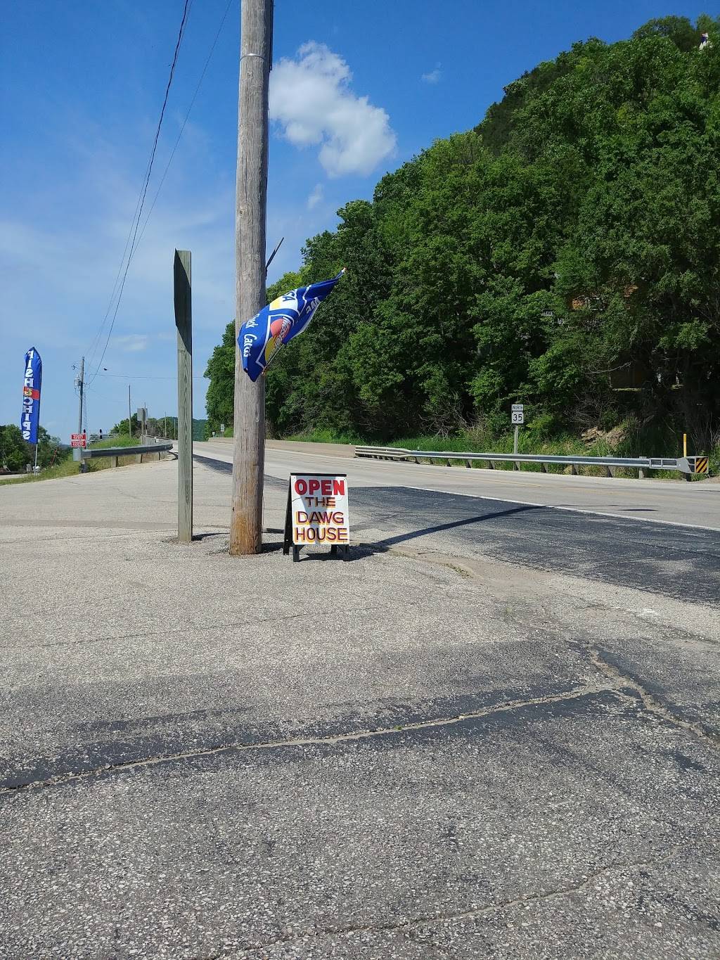 The Dawg House | meal takeaway | 122 Main St, Lynxville, WI 54626, USA | 6084120486 OR +1 608-412-0486