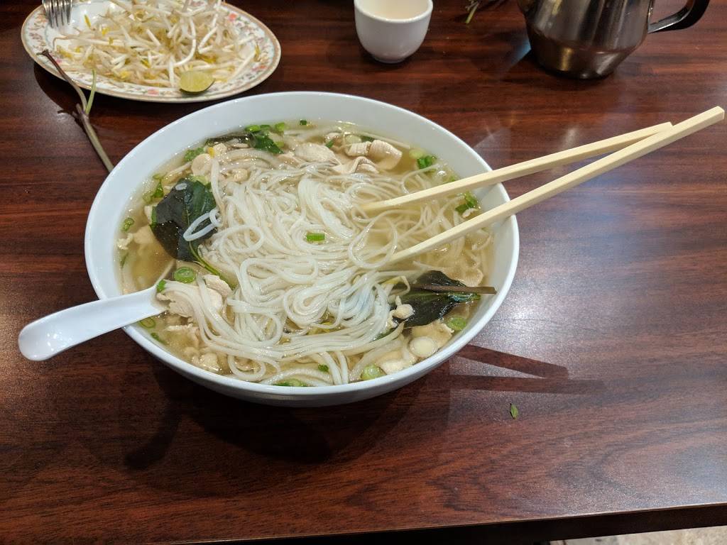 Pho Mi T&T | restaurant | 583 Brant St, Burlington, ON L7R 2G6, Canada | 9056311888 OR +1 905-631-1888