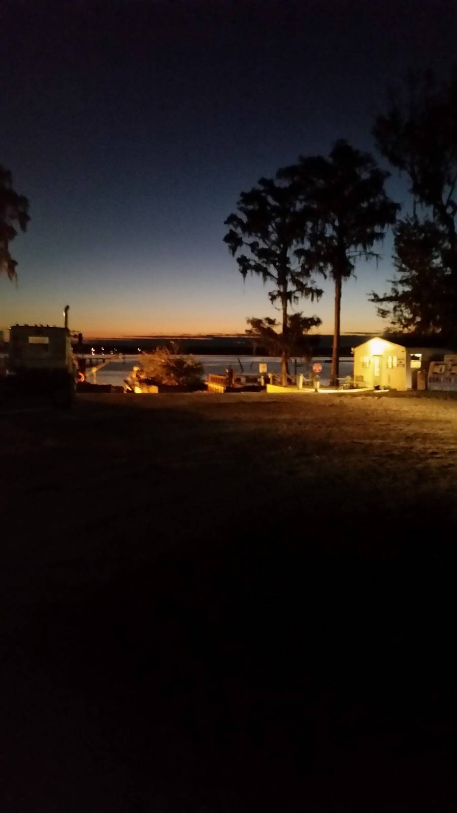 Cafe at the cove | restaurant | 121 Crystal Cove Dr, Palatka, FL 32177, USA | 3869830607 OR +1 386-983-0607