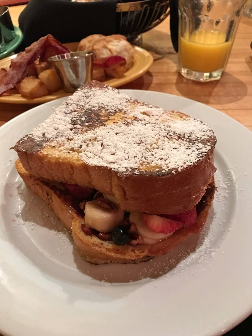 Chez Zee American Bistro | restaurant | 5406 Balcones Dr, Austin, TX 78731, USA | 5124542666 OR +1 512-454-2666