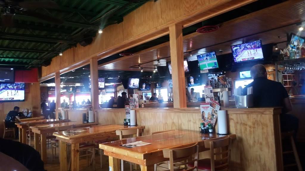 The WingHouse of Brandon 60 | restaurant | 775 W Brandon Blvd, Brandon, FL 33511, USA | 8135267007 OR +1 813-526-7007