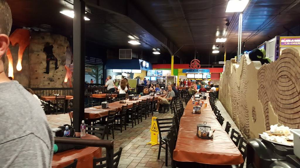 Monkey In the Middle Pizza @ Action City | restaurant | 2402 Lorch Ave, Eau Claire, WI 54701, USA | 8006849978 OR +1 800-684-9978