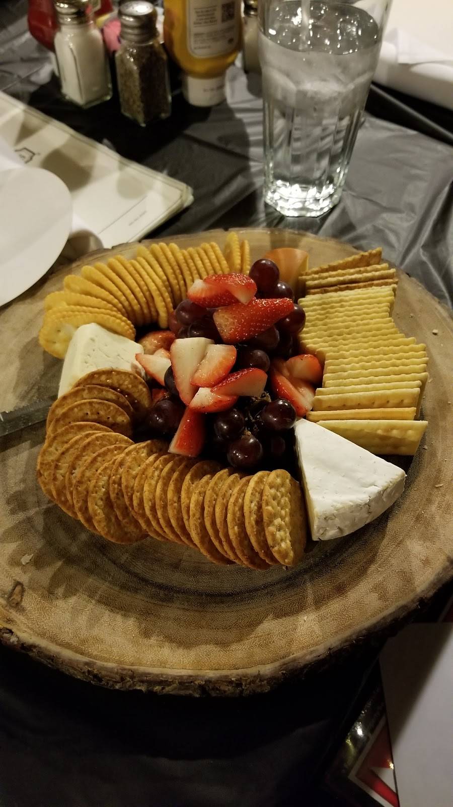 James E. McNellies Pub | restaurant | 1100 Classen Dr, Oklahoma City, OK 73103, USA | 4056017468 OR +1 405-601-7468