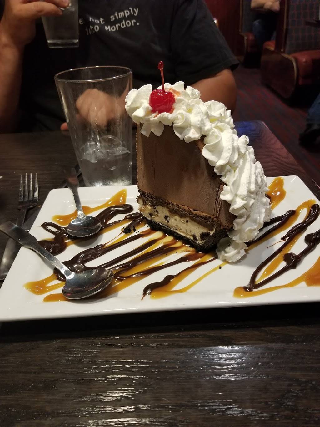 Red Robin Gourmet Burgers and Brews | restaurant | 32051 Gratiot Ave, Roseville, MI 48066, USA | 5862859993 OR +1 586-285-9993