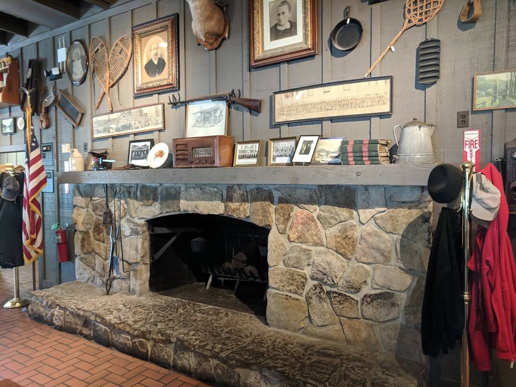 Cracker Barrel Old Country Store | restaurant | 1410 Shook Dr, Auburn, IN 46706, USA | 2609250241 OR +1 260-925-0241