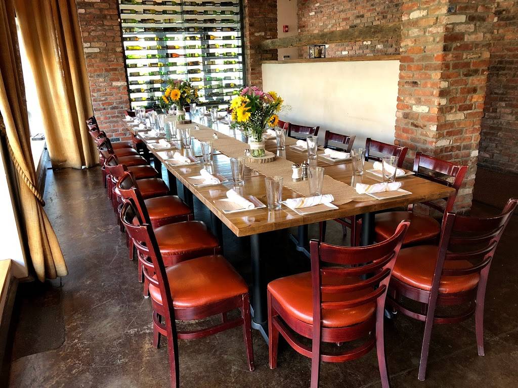 Barnwood Grill | restaurant | 5 Queen St, Newtown, CT 06470, USA | 2034912215 OR +1 203-491-2215