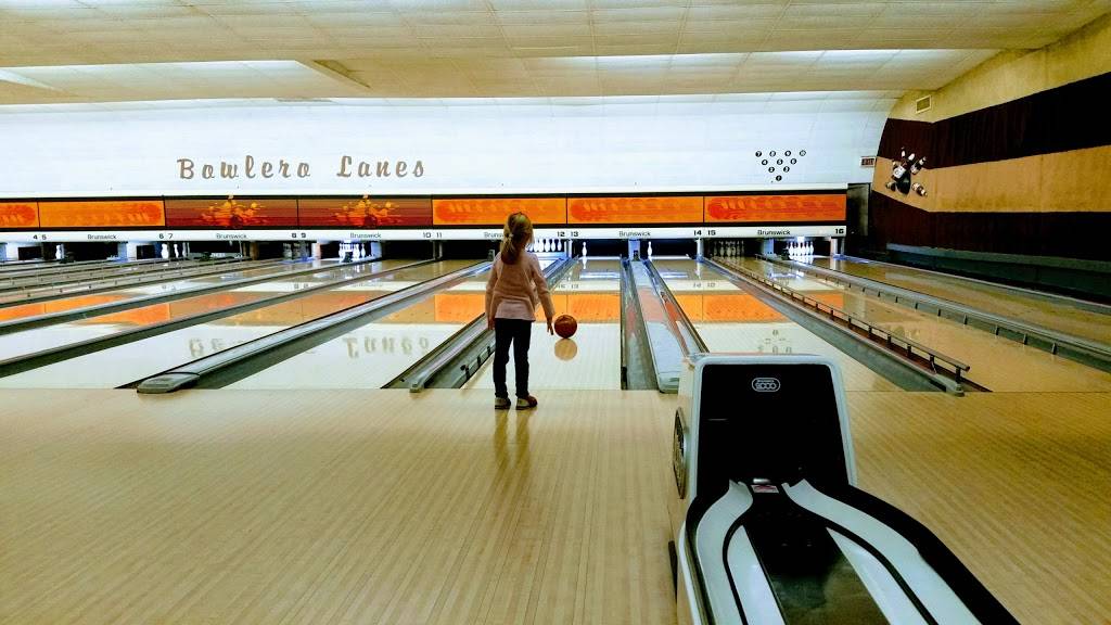 Bowlero Lanes & Lounge | night club | 4209 Coolidge Hwy, Royal Oak, MI 48073, USA | 2485497500 OR +1 248-549-7500