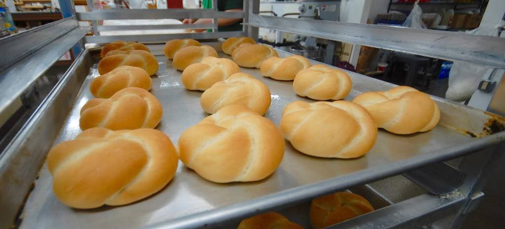 Jocelyn & Cintas Bake Shop - Catering Wedding Cakes - Donuts Co | bakery | 150 Main St, Newport, VT 05855, USA | 8023344034 OR +1 802-334-4034