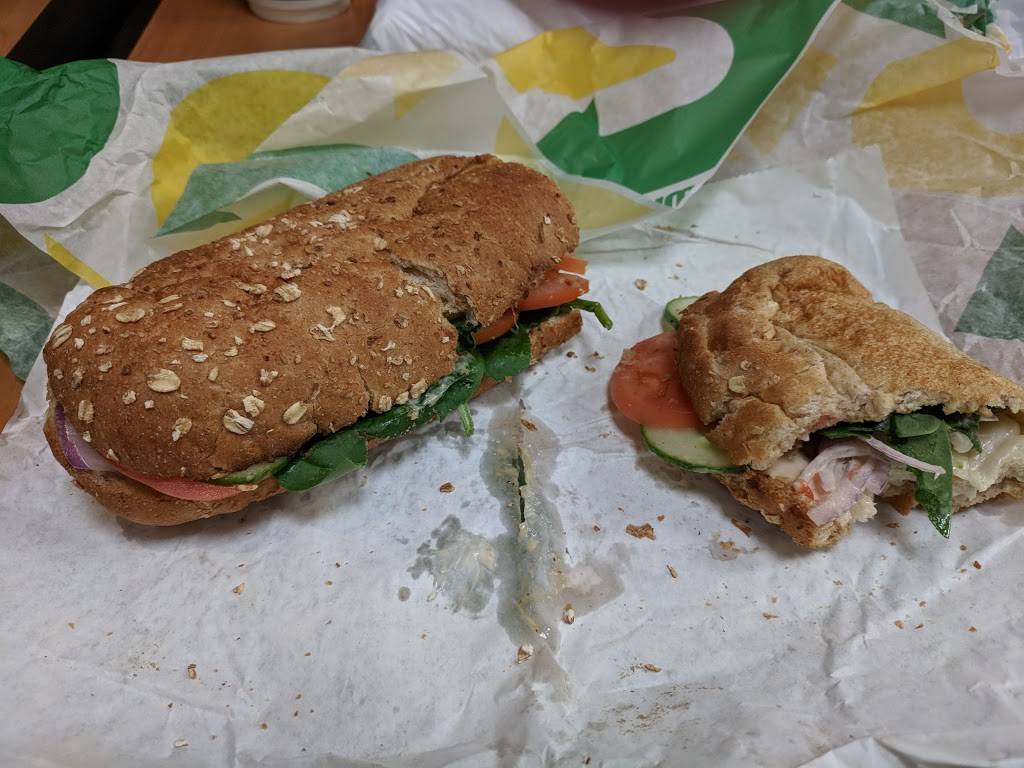 Subway | restaurant | 204 Lauzon Rd, Windsor, ON N8S 3L6, Canada | 5199454974 OR +1 519-945-4974