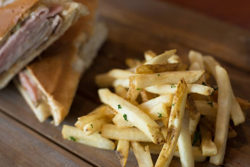 Padrinos Cuban Bistro | restaurant | 13586 Village Park Dr #304, Orlando, FL 32837, USA | 4072515107 OR +1 407-251-5107