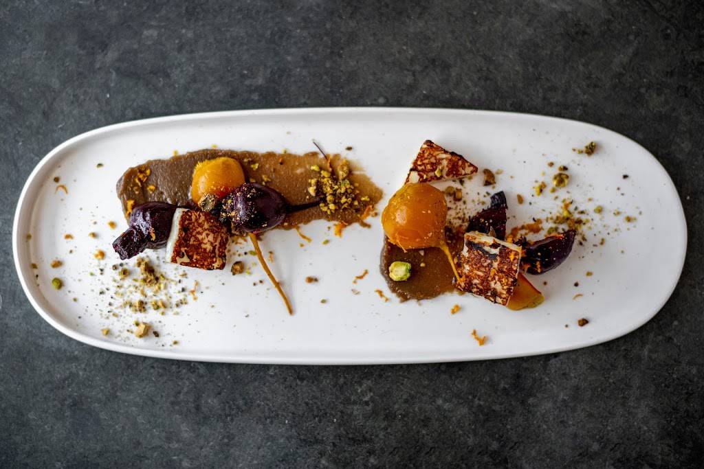 The Apis Hotel & Restaurant | restaurant | 614 56th St, Kenosha, WI 53140, USA | 2622207120 OR +1 262-220-7120