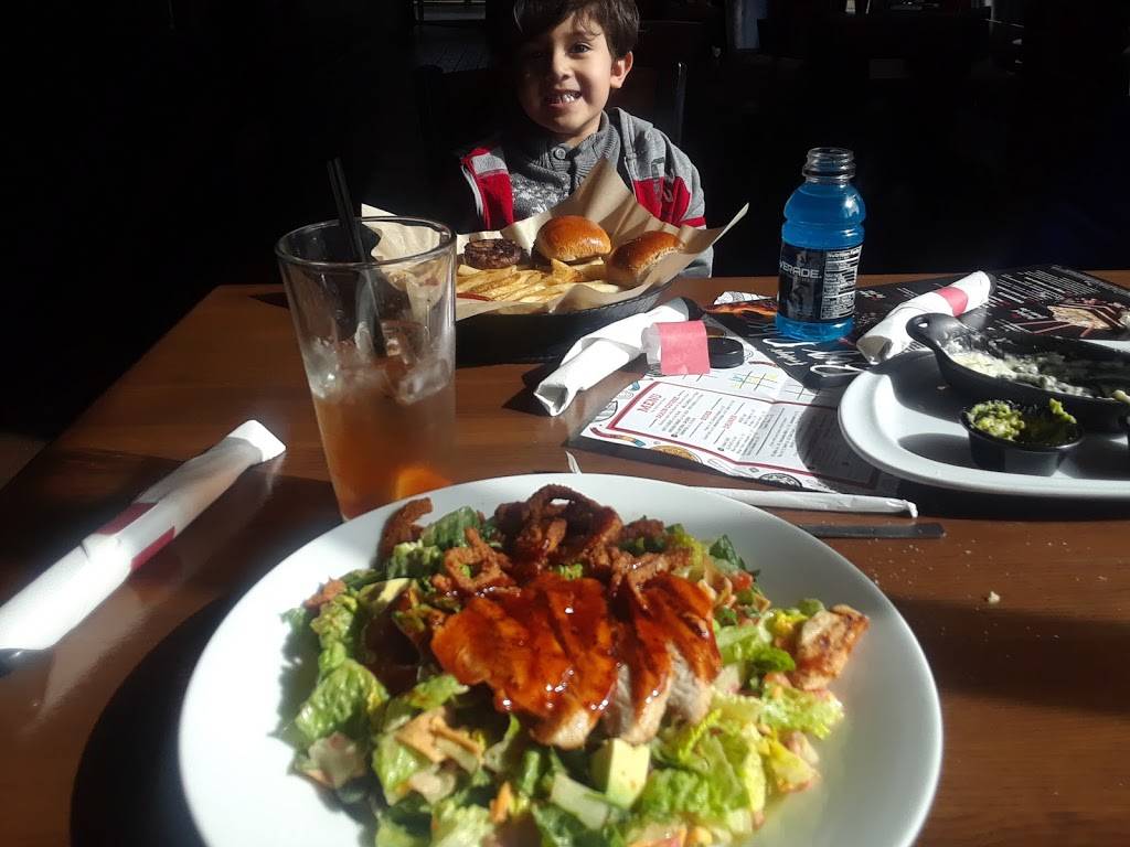 TGI Fridays | restaurant | 1524 N Collins St, Arlington, TX 76011, USA | 8172612390 OR +1 817-261-2390