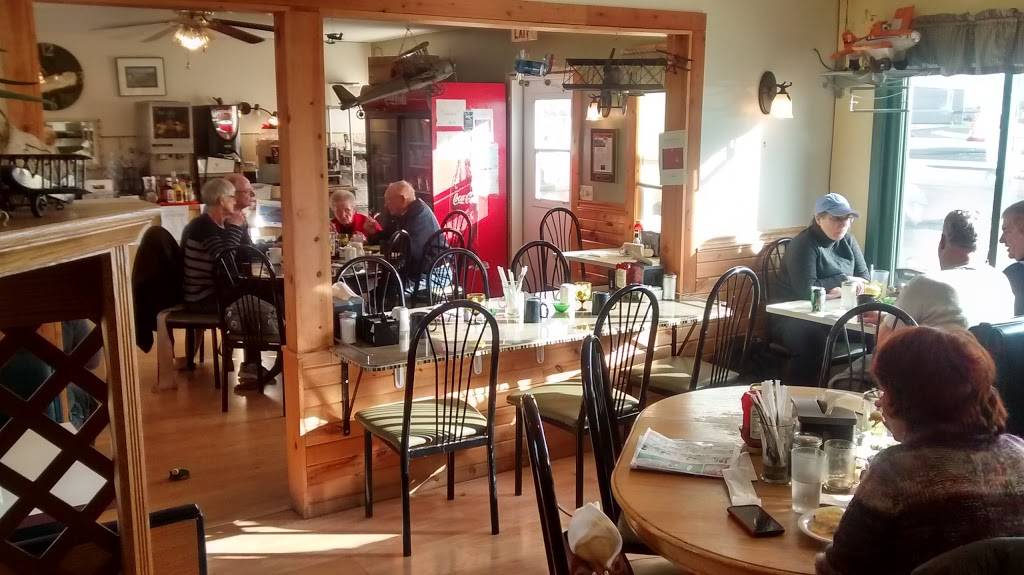 Piccadilly Lilly Airport Diner | restaurant | E2513 Co Rd JJ, Spring Green, WI 53588, USA | 6085833318 OR +1 608-583-3318