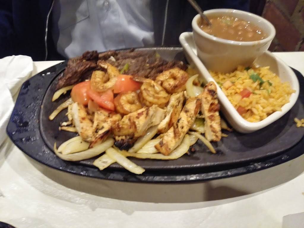 El Chico Cafe | restaurant | 1111 S Interstate 35 East Service Rd, DeSoto, TX 75115, USA | 9722282133 OR +1 972-228-2133