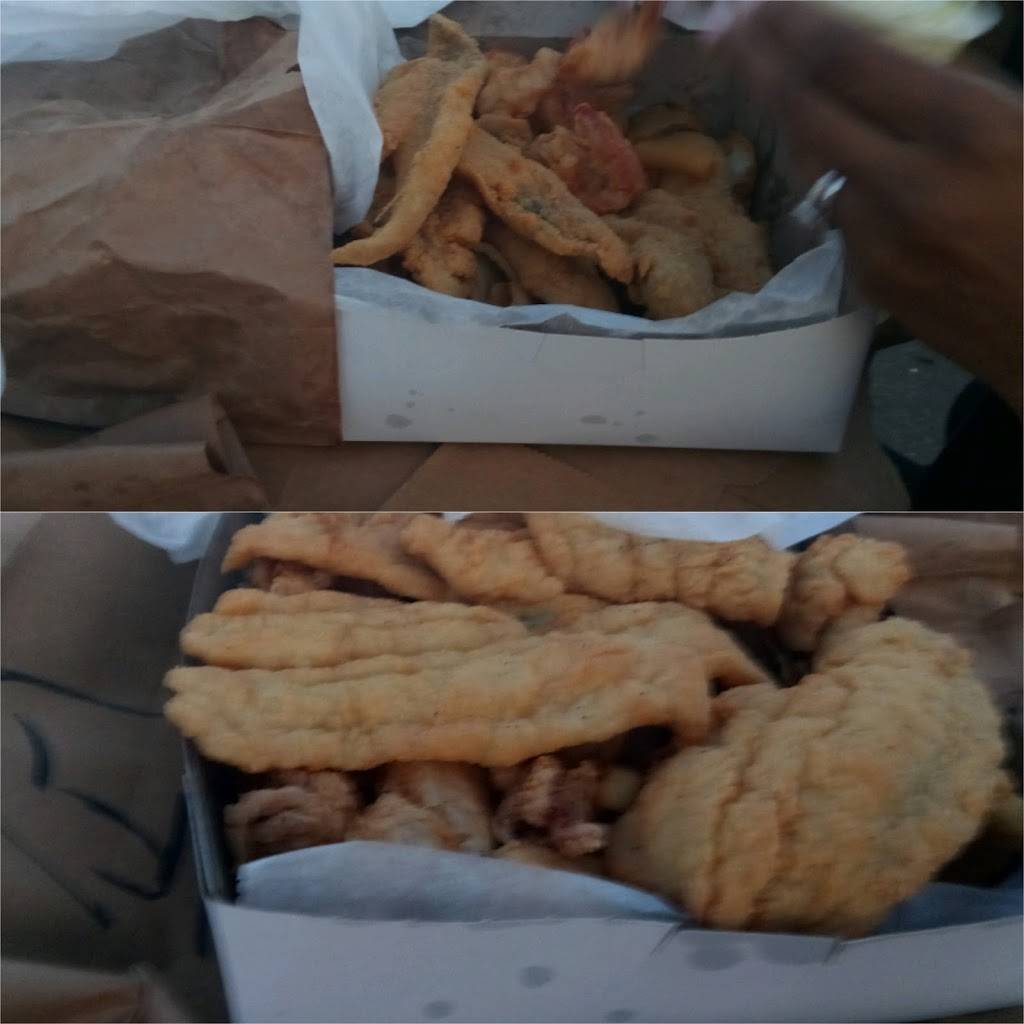 Kevins Seafood | restaurant | 17 Kimberly Ave, New Haven, CT 06519, USA | 2037760433 OR +1 203-776-0433