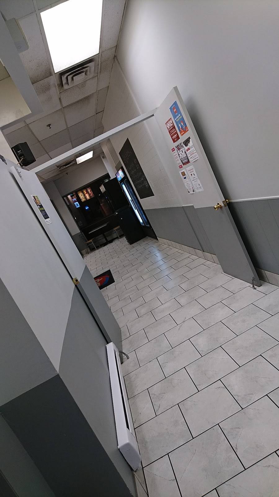 Dairy Queen | restaurant | 399 1, 2 Princess St, Kingston, ON K7L 1B9, Canada | 6135487418 OR +1 613-548-7418