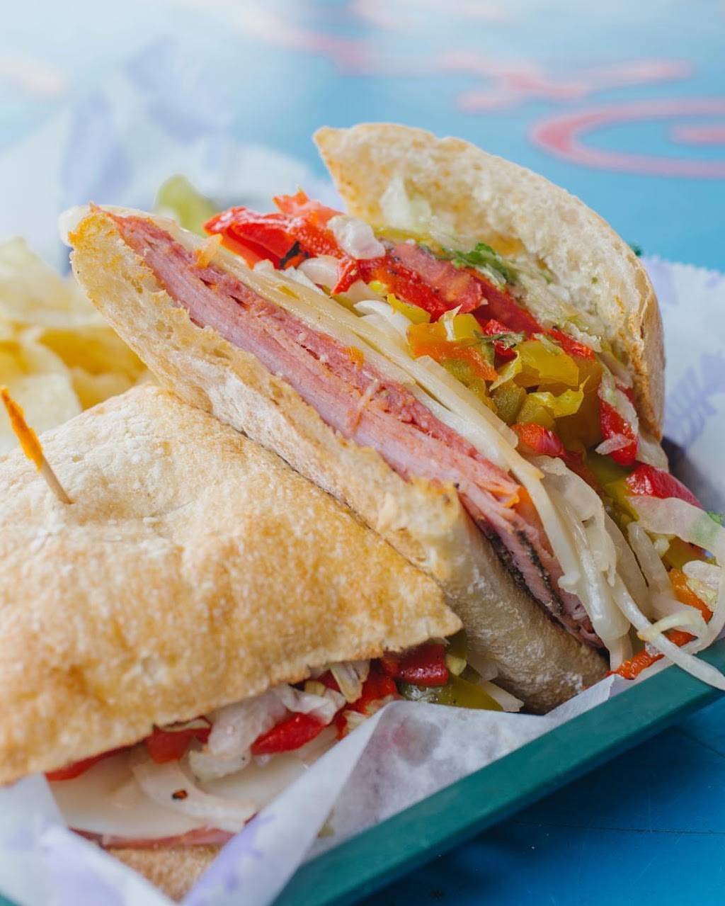 Fish Tales Bar & Grill | restaurant | 2107 Herring Way, Ocean City, MD 21842, USA | 4102890990 OR +1 410-289-0990