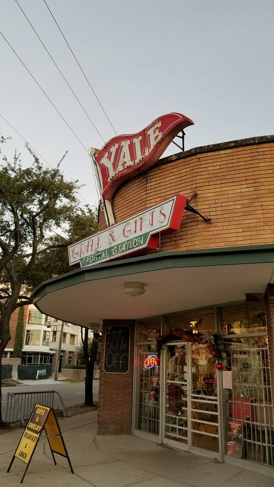 Yale Street Grill | restaurant | 2100 Yale St, Houston, TX 77008, USA | 7138613113 OR +1 713-861-3113