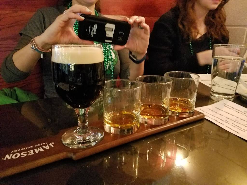 Dark Horse Bar & Eatery | restaurant | 250 E 7th St, St Paul, MN 55101, USA | 6513137960 OR +1 651-313-7960