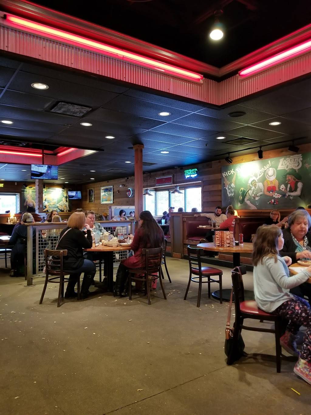 Logans Roadhouse | restaurant | 201 RHL Blvd, Charleston, WV 25309, USA | 3047444833 OR +1 304-744-4833