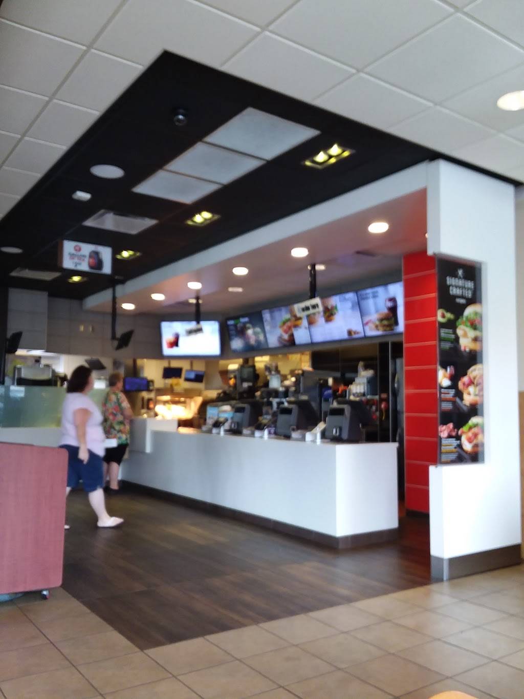 McDonalds | cafe | 4971 S Amherst Hwy, Madison Heights, VA 24504, USA | 4345285449 OR +1 434-528-5449