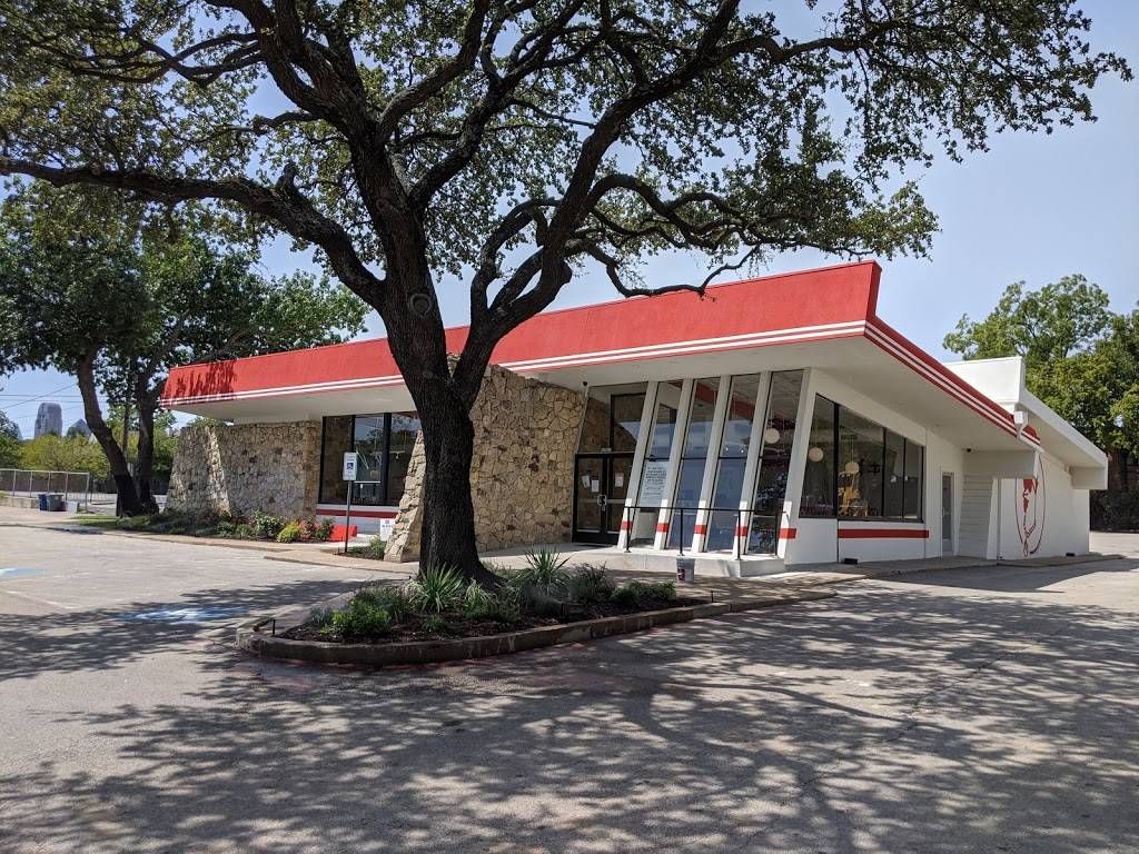 Luckys Hot Chicken | restaurant | 4505 Gaston Ave, Dallas, TX 75246, USA | 2144437927 OR +1 214-443-7927