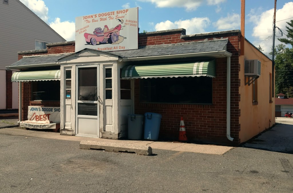 Johns Doggie Shop | restaurant | 525 Conchester Hwy, Boothwyn, PA 19061, USA | 6104949720 OR +1 610-494-9720