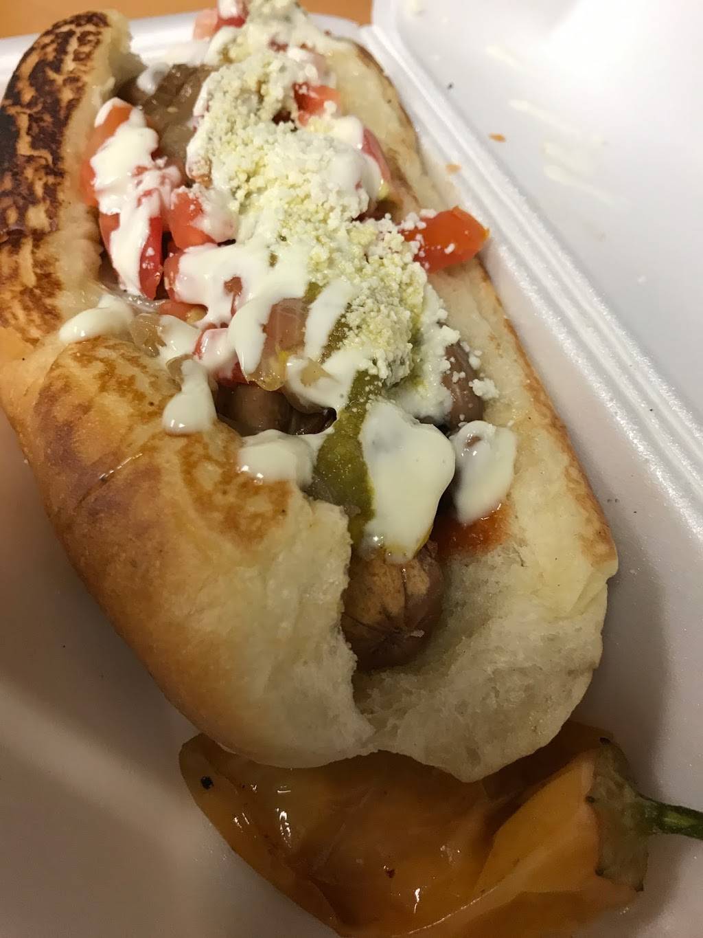 El Caprichoso Hot Dogs | restaurant | 9444 N 19th Ave, Phoenix, AZ 85021, USA | 6025613723 OR +1 602-561-3723