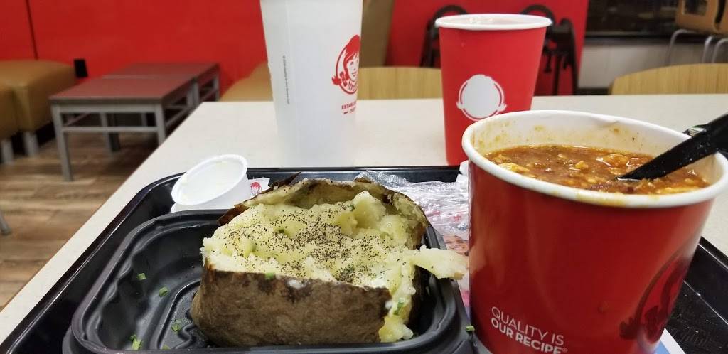 Wendys | restaurant | 331 S Hanover St, Carlisle, PA 17013, USA | 7172438611 OR +1 717-243-8611