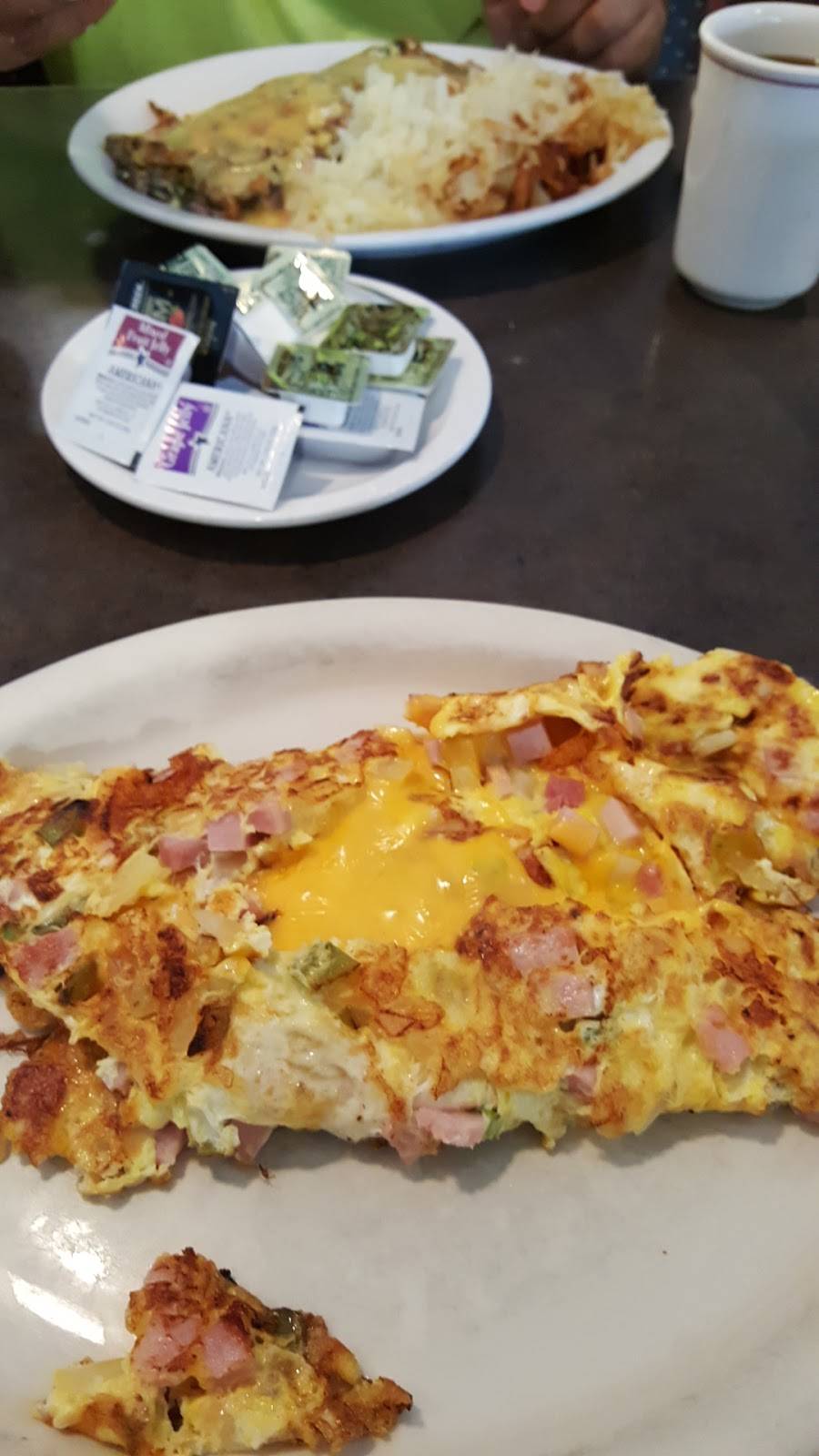 Hi-Way Restaurant Inc | restaurant | 210 W Norris Dr, Ottawa, IL 61350, USA | 8154319431 OR +1 815-431-9431