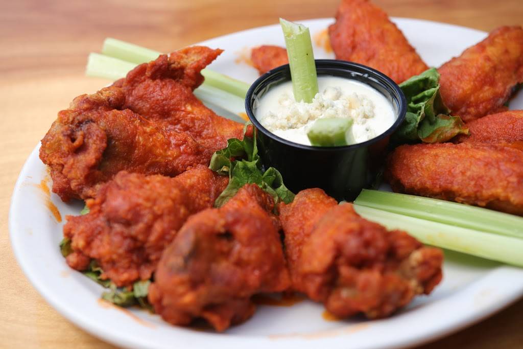 The Hut Bar and Grill | restaurant | 190 Boardwalk Pl E, Madeira Beach, FL 33708, USA | 7272584820 OR +1 727-258-4820