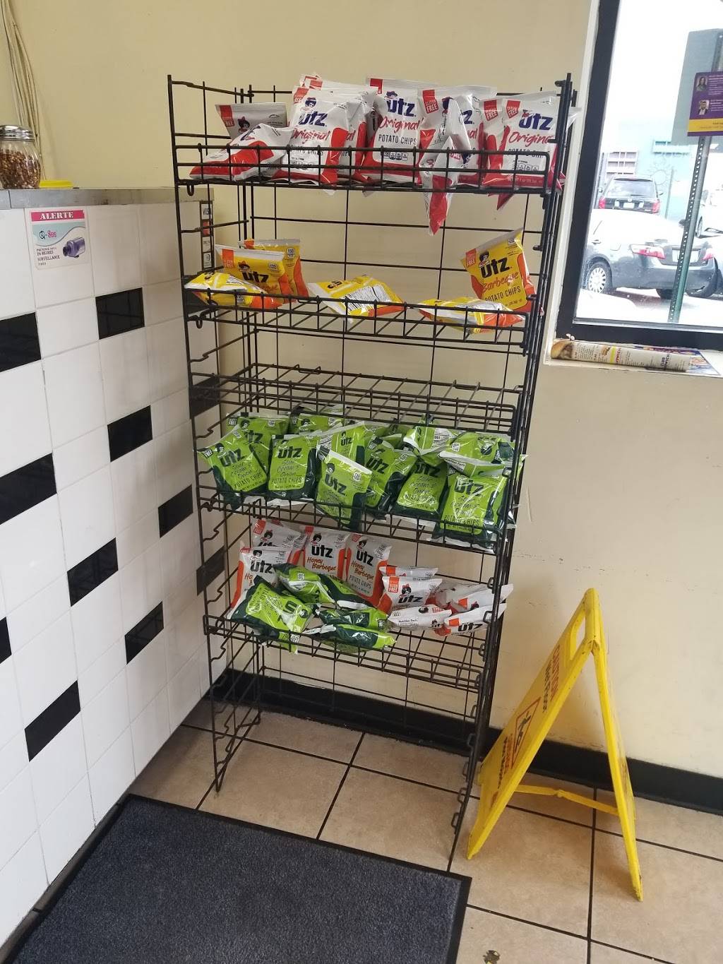 Patros Pizza | meal takeaway | 2334 N Charles St, Baltimore, MD 21218, USA | 4102355558 OR +1 410-235-5558