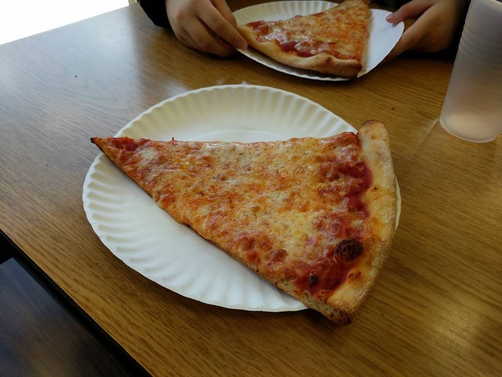 Vinnys Pizzeria & Lnchntt | restaurant | 19901 32nd Ave, Flushing, NY 11358, USA | 7183528447 OR +1 718-352-8447