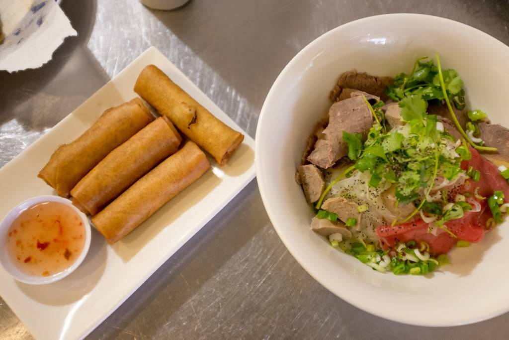 Pho Non La | restaurant | 16738 Lakeshore Dr, Lake Elsinore, CA 92530, USA | 9516742689 OR +1 951-674-2689
