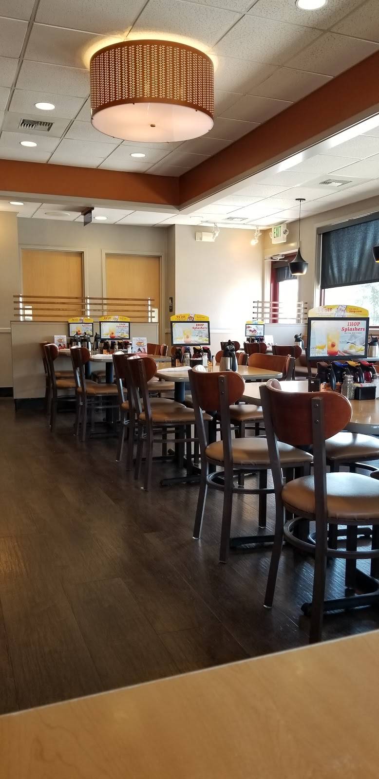 IHOP | bakery | 5985 University Pkwy, Winston-Salem, NC 27105, USA | 3363772287 OR +1 336-377-2287