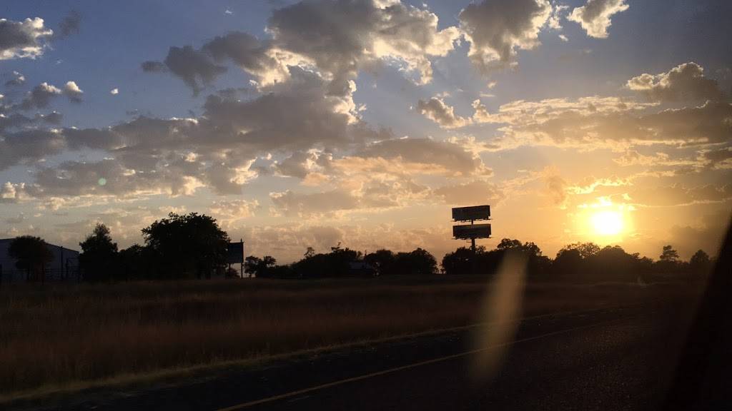 Walhalla Valley Ranch Smokehouse & Market | restaurant | 4315 E State Highway 71, La Grange, TX 78945, USA | 9792495777 OR +1 979-249-5777