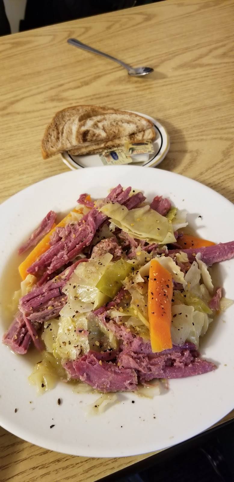 Chuckwagon | restaurant | 888 N Business Route 5, Camdenton, MO 65020, USA | 5733465050 OR +1 573-346-5050