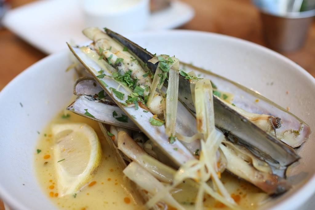 Hog Island Oyster Co | restaurant | 610 1st St #22, Napa, CA 94559, USA | 7072518113 OR +1 707-251-8113