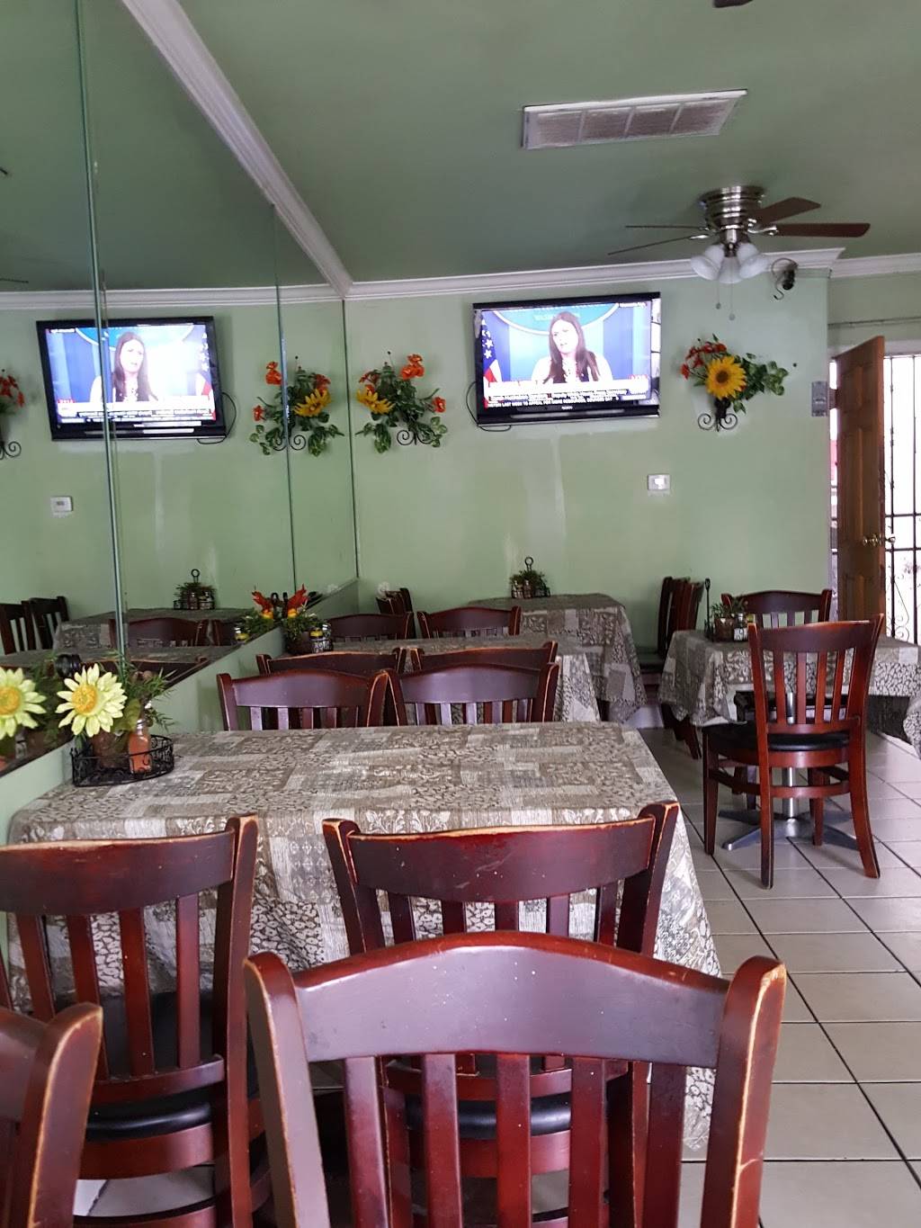 Veronicas Kitchen | restaurant | 401 E Hillcrest Blvd, Inglewood, CA 90301, USA | 3106734890 OR +1 310-673-4890