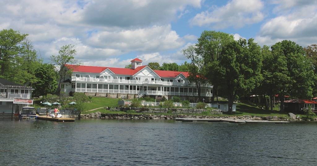 Viamede Resort | restaurant | 595 Mt Julian Viamede Rd, Woodview, ON K0L 3E0, Canada | 7056543344 OR +1 705-654-3344
