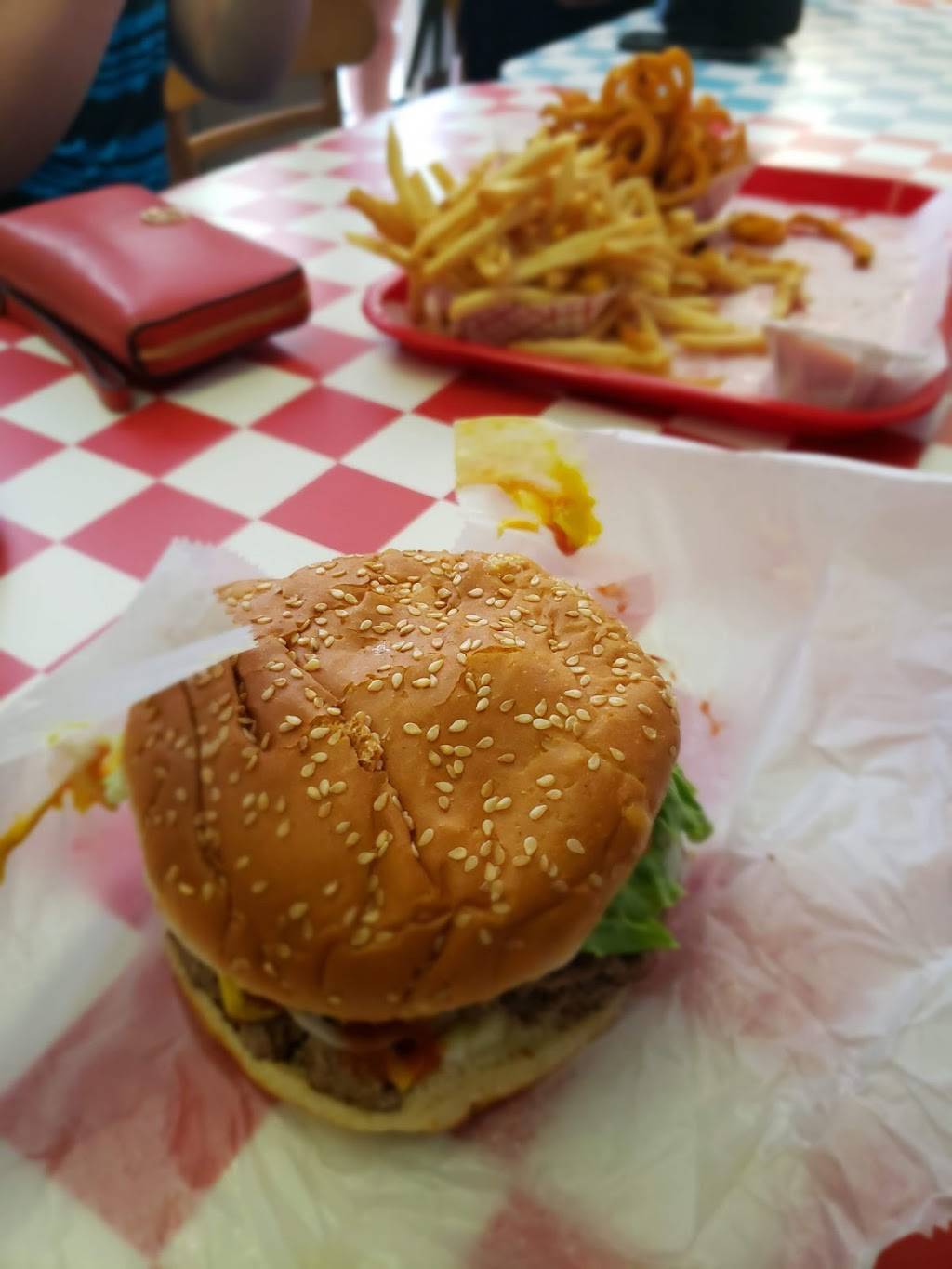 Dairy Creme Corner | restaurant | 187 Homewood Ave, Fairmont, WV 26554, USA | 3043666809 OR +1 304-366-6809