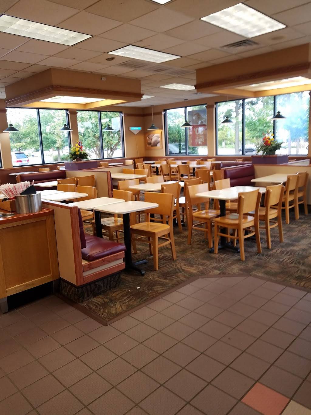 Wendys | restaurant | 8215 Market St, Wilmington, NC 28411, USA | 9106869954 OR +1 910-686-9954