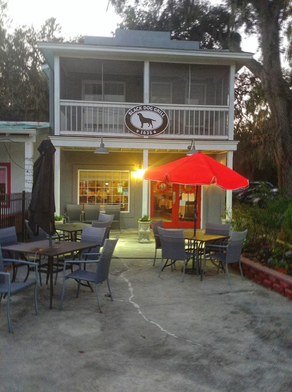 Black Dog Grill | restaurant | 1635 Paris Ave, Port Royal, SC 29935, USA | 8433793664 OR +1 843-379-3664