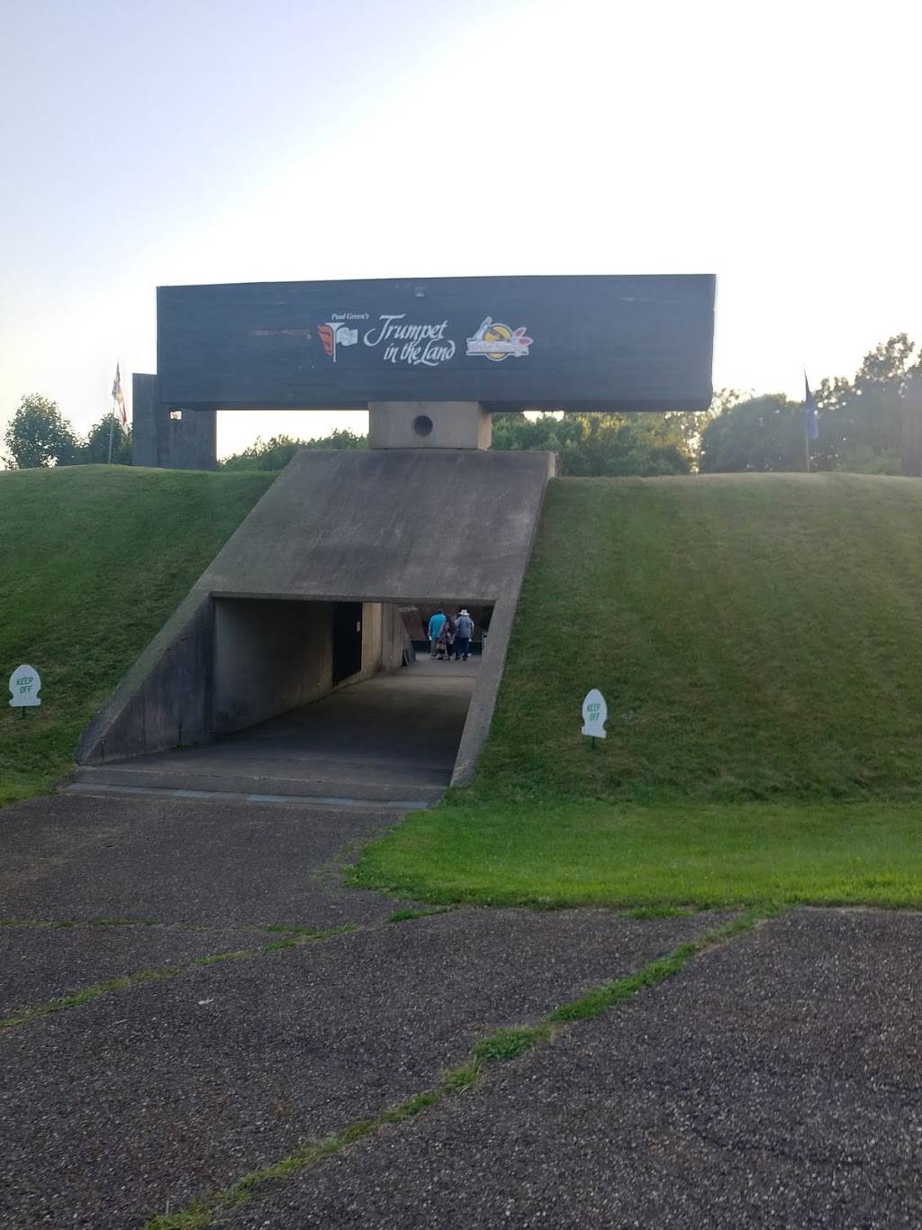 Trumpet In The Land | restaurant | 1600 Trumpet Dr NE, New Philadelphia, OH 44663, USA | 3303645111 OR +1 330-364-5111