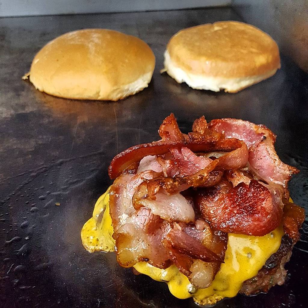 Mikes Fish & Chips | restaurant | 2162 Danforth Ave, Toronto, ON M4C 1K3, Canada | 4164294665 OR +1 416-429-4665